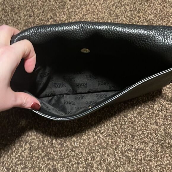 MICHAEL Michael Kors-Black w/ Gold Hardware Oversized Clutch w/ removable straps - Picture 8 of 8